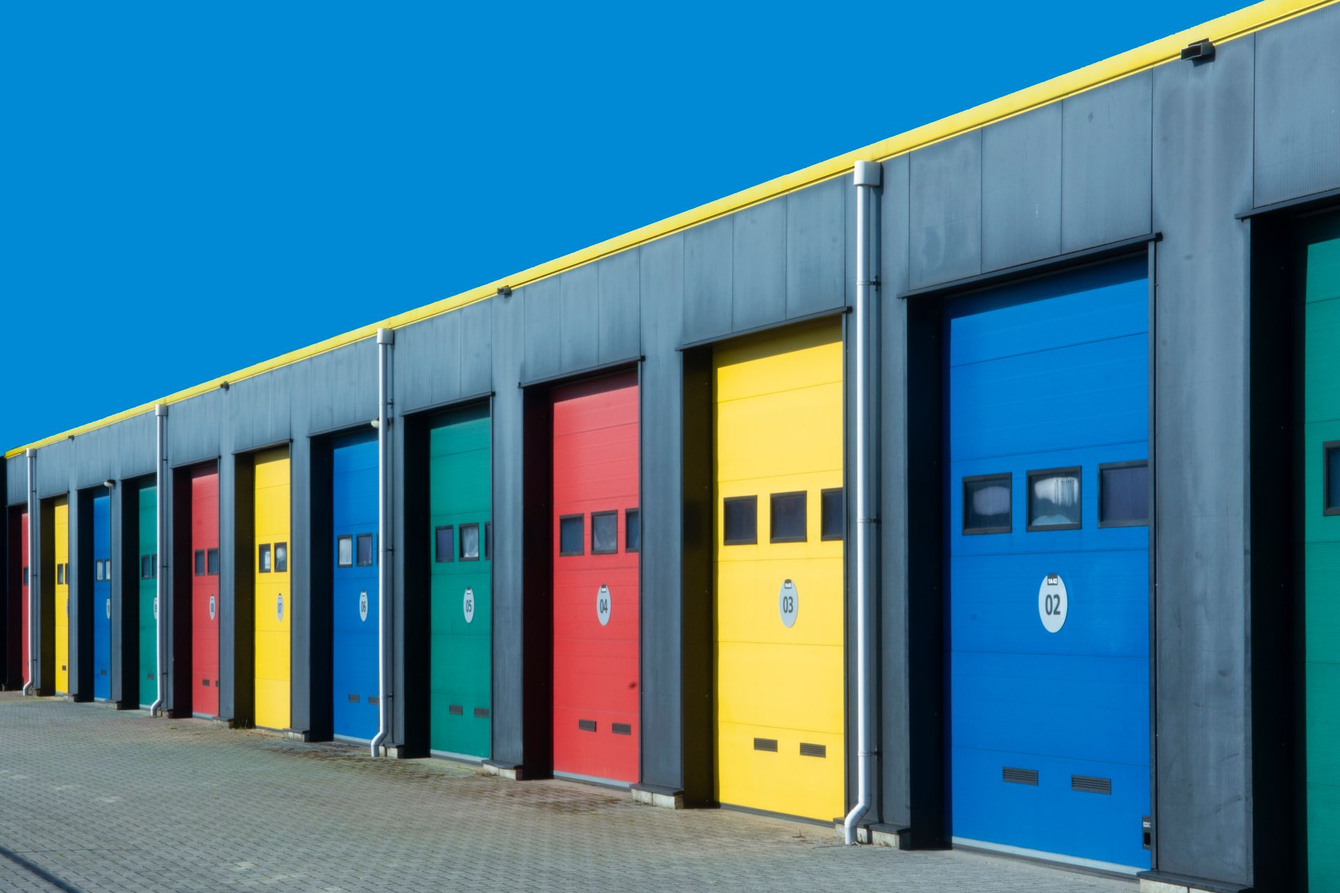 Garage med verkstadsportar
